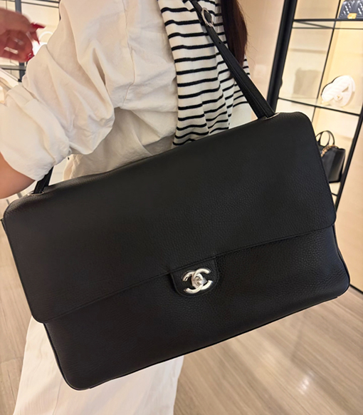 シャネル MAXI レディース春夏の大型ブラックフラップバッグ