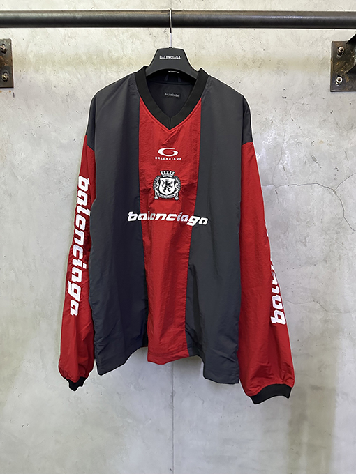バレンシアガスーパーコピー BALENCIAGA 赤とグレーのカラーブロックVネック長袖シャツ