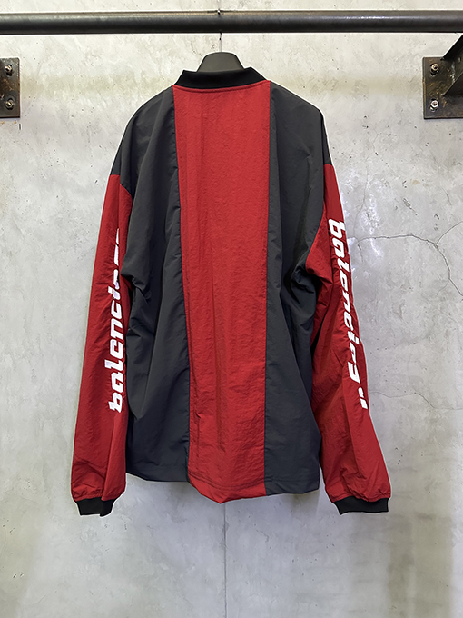 バレンシアガスーパーコピー BALENCIAGA 赤とグレーのカラーブロックVネック長袖シャツ