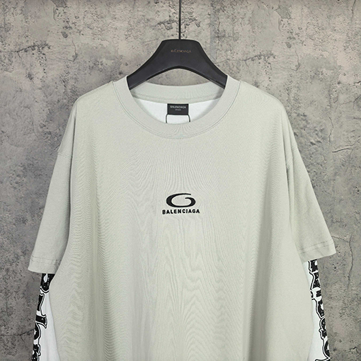 バレンシアガコピー BALENCIAGA Hybrid Double T-shirt in Light Grey/white アサシンハイブリッドダブルプリント刺繍入りライトグレー&ホワイト平織りフェイクツーピース長袖シャツ