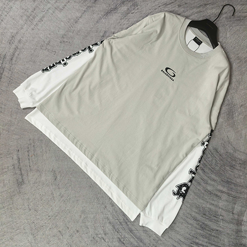 バレンシアガコピー BALENCIAGA Hybrid Double T-shirt in Light Grey/white アサシンハイブリッドダブルプリント刺繍入りライトグレー&ホワイト平織りフェイクツーピース長袖シャツ