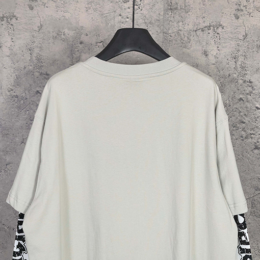 バレンシアガコピー BALENCIAGA Hybrid Double T-shirt in Light Grey/white アサシンハイブリッドダブルプリント刺繍入りライトグレー&ホワイト平織りフェイクツーピース長袖シャツ