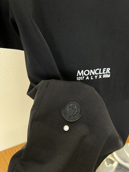 モンクレール MONCLER コラボレーションアートプリントクルーネック半袖Tシャツ