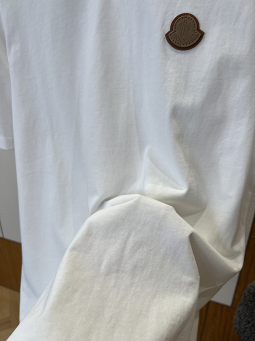 モンクレールコピー クラシックロゴ レザーラベル クルーネック 半袖Tシャツ