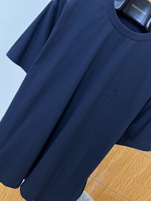 プラダスーパーコピー シールドロゴ刺繍入り半袖Tシャツ