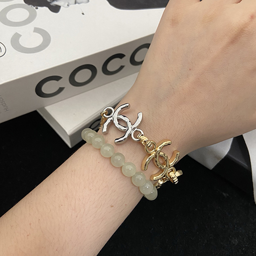 シャネルスーパーコピー ゴールドとシルバーのカラーブロックチェーンブレスレット