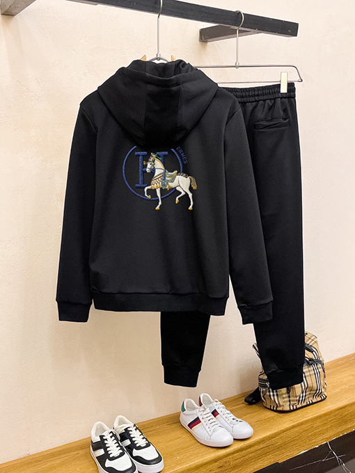 エルメス 新品で人気のジップアップパーカーとパンツのセット