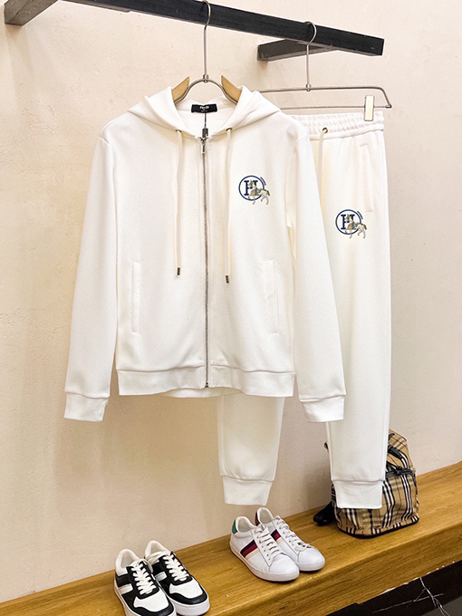 エルメス 新品で人気のジップアップパーカーとパンツのセット
