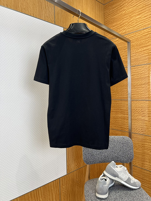 アミ クラシックなレッドハート刺繍入り半袖Tシャツ