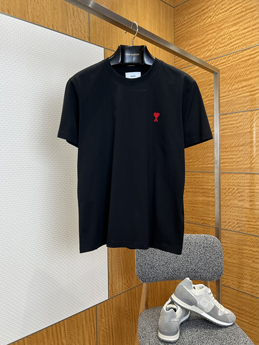 アミ クラシックなレッドハート刺繍入り半袖Tシャツ