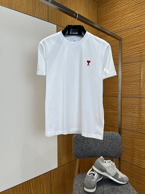 アミ クラシックなレッドハート刺繍入り半袖Tシャツ