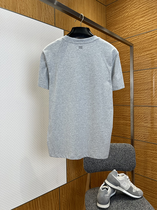 アミ クラシックなレッドハート刺繍入り半袖Tシャツ