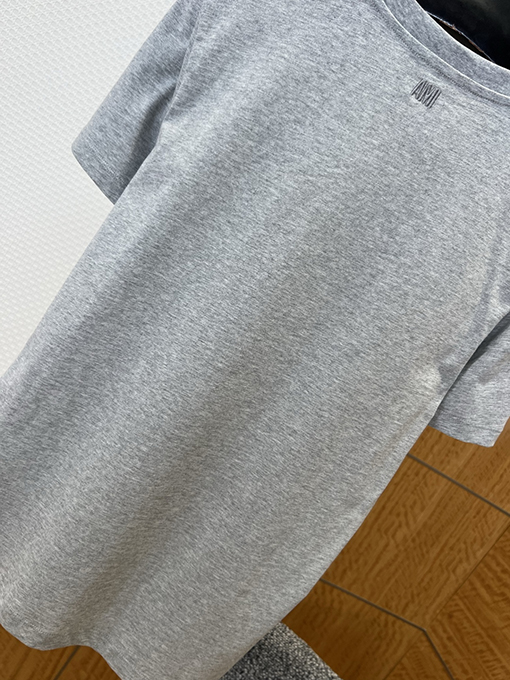 アミ クラシックなレッドハート刺繍入り半袖Tシャツ