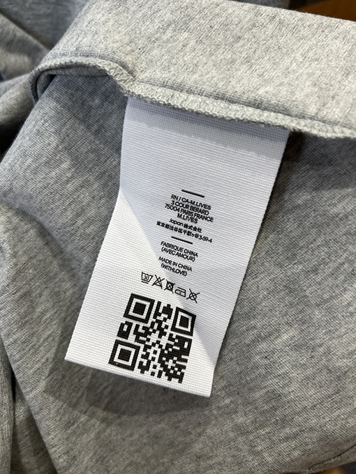 アミ クラシックなレッドハート刺繍入り半袖Tシャツ