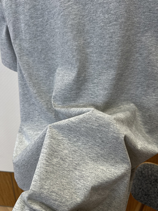 アミ クラシックなレッドハート刺繍入り半袖Tシャツ