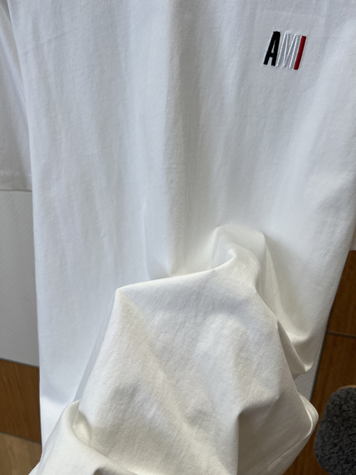 アミコピー クラシックなレターストライプ刺繍入り半袖Tシャツ