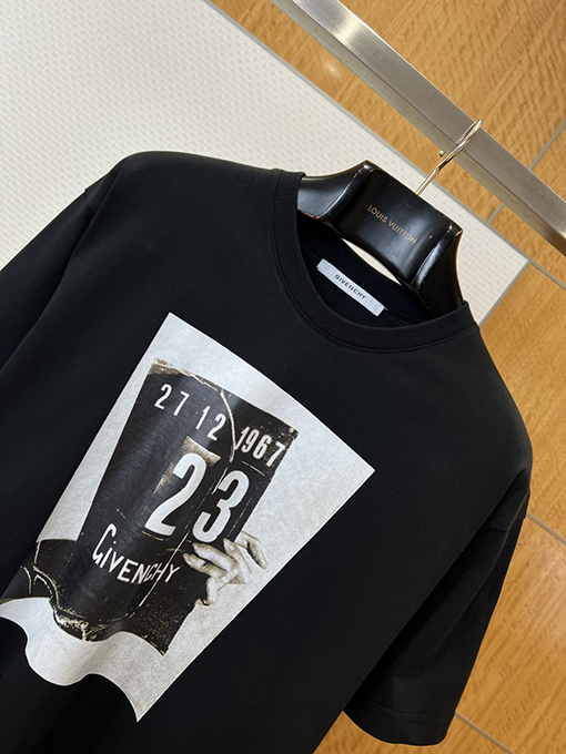 ジバンシィ GIVENCHY ファッションな番号23のレトロプリント半袖Tシャツ