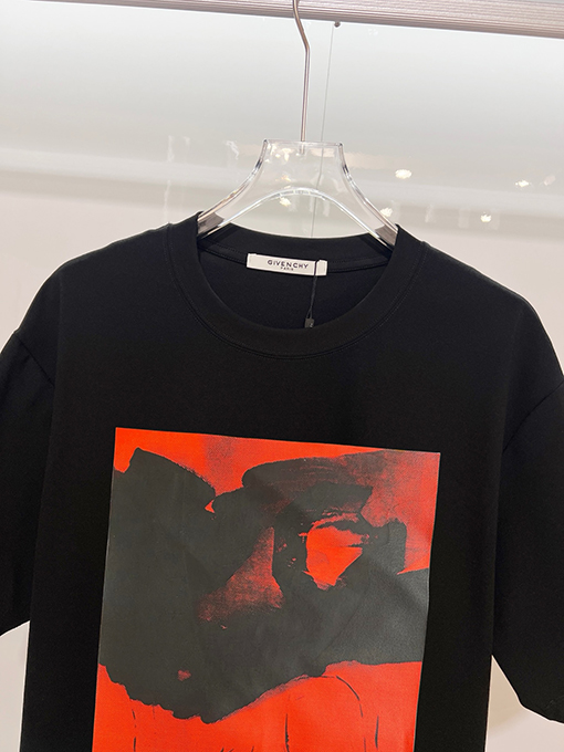 ジバンシィコピー GIVENCHY クラシックなグラフィティプリントのレターロゴ入り半袖Tシャツ
