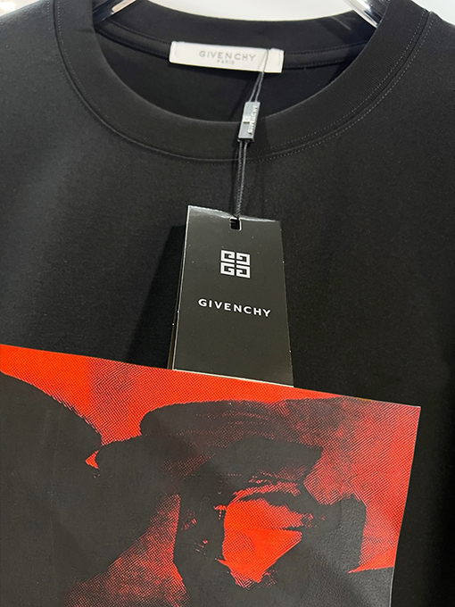 ジバンシィコピー GIVENCHY クラシックなグラフィティプリントのレターロゴ入り半袖Tシャツ
