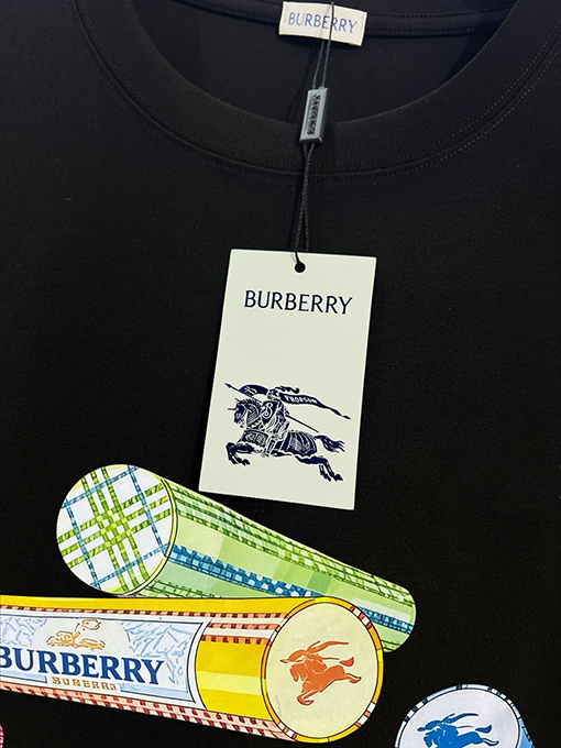 バーバリーコピー BURBERRY クラシックなウォーホースのロゴ入り半袖Tシャツ