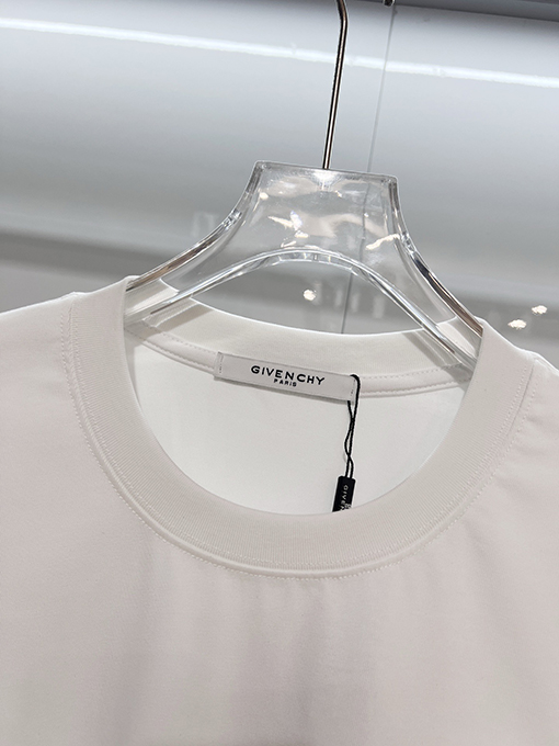 ジバンシィコピー GIVENCHY クラシックなグラフィティプリントのレターロゴ入り半袖Tシャツ