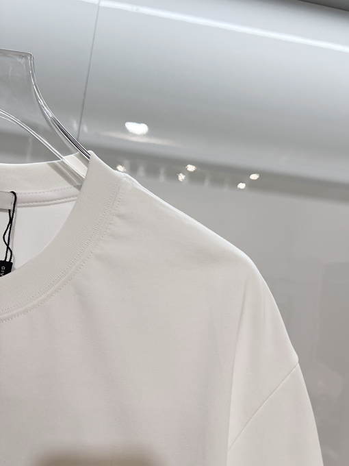 ジバンシィコピー GIVENCHY クラシックなグラフィティプリントのレターロゴ入り半袖Tシャツ