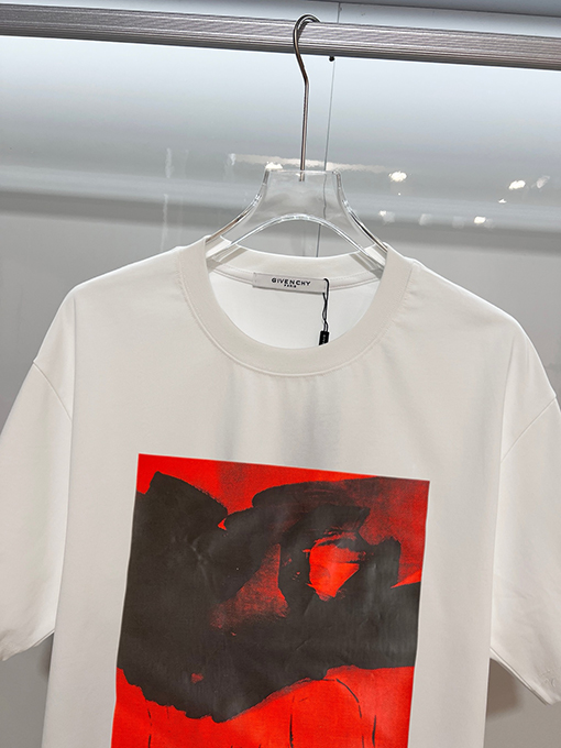 ジバンシィコピー GIVENCHY クラシックなグラフィティプリントのレターロゴ入り半袖Tシャツ