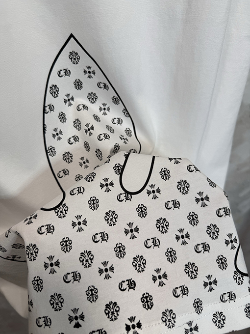 クロムハーツ 手描きの炎柄が全面にプリントされた半袖Tシャツ