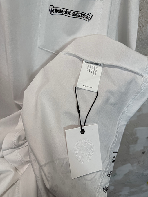 クロムハーツ 手描きの炎柄が全面にプリントされた半袖Tシャツ
