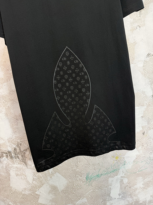クロムハーツ 手描きの炎柄が全面にプリントされた半袖Tシャツ