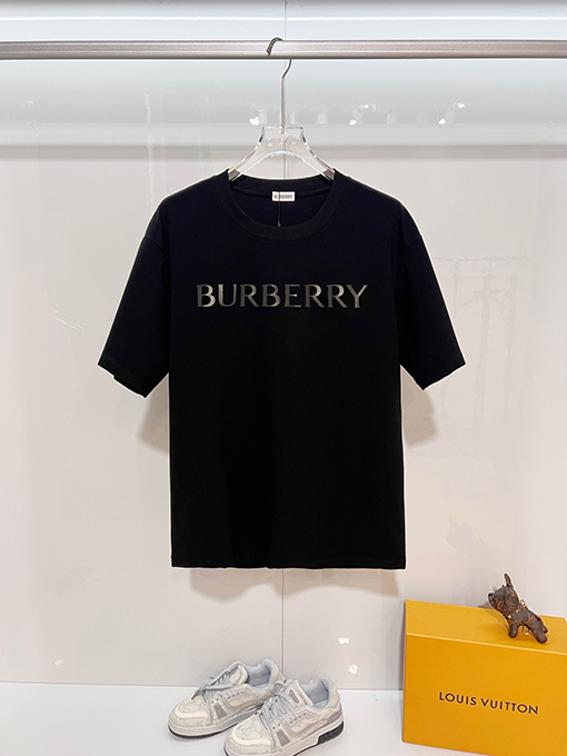 バーバリーコピー BURBERRY クラシックなレタープリントロゴ入り半袖Tシャツ