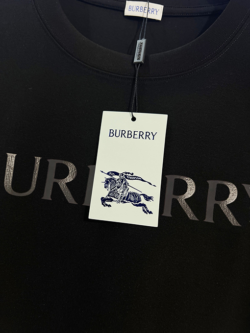 バーバリーコピー BURBERRY クラシックなレタープリントロゴ入り半袖Tシャツ