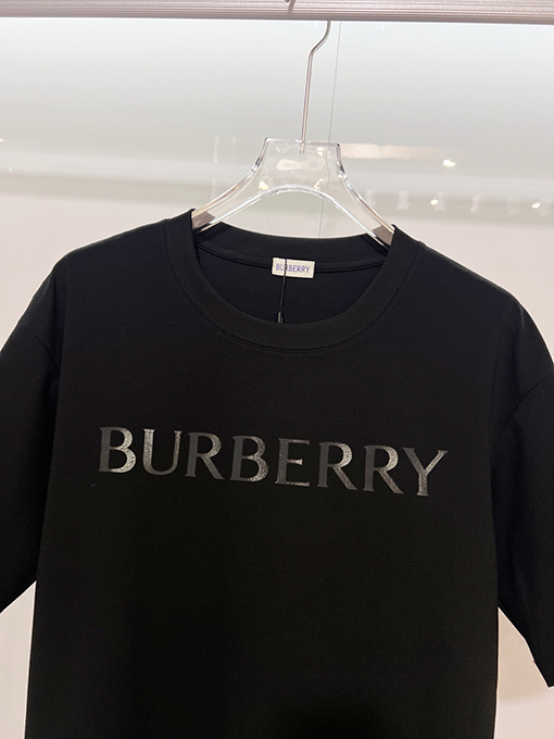 バーバリーコピー BURBERRY クラシックなレタープリントロゴ入り半袖Tシャツ