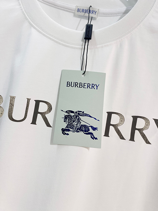バーバリーコピー BURBERRY クラシックなレタープリントロゴ入り半袖Tシャツ