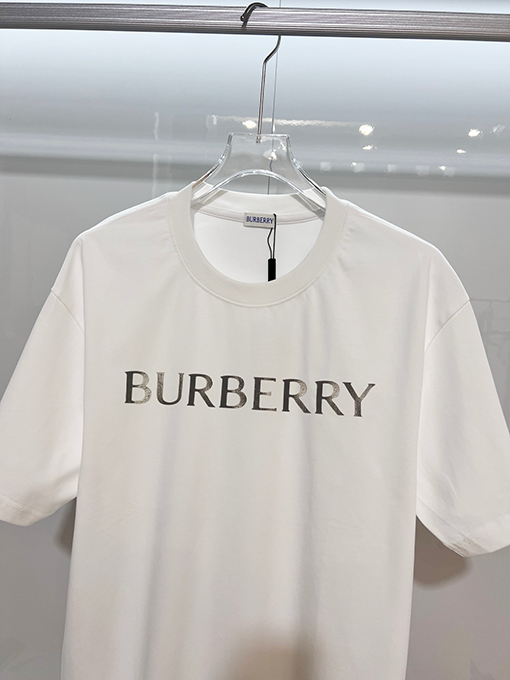 バーバリーコピー BURBERRY クラシックなレタープリントロゴ入り半袖Tシャツ