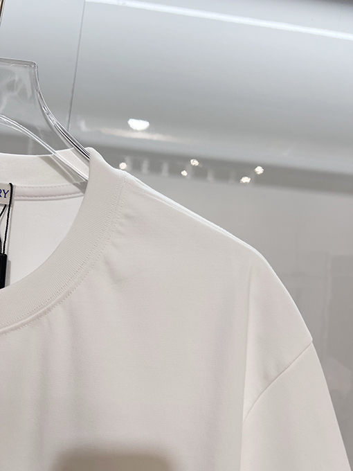 バーバリーコピー BURBERRY クラシックなレタープリントロゴ入り半袖Tシャツ