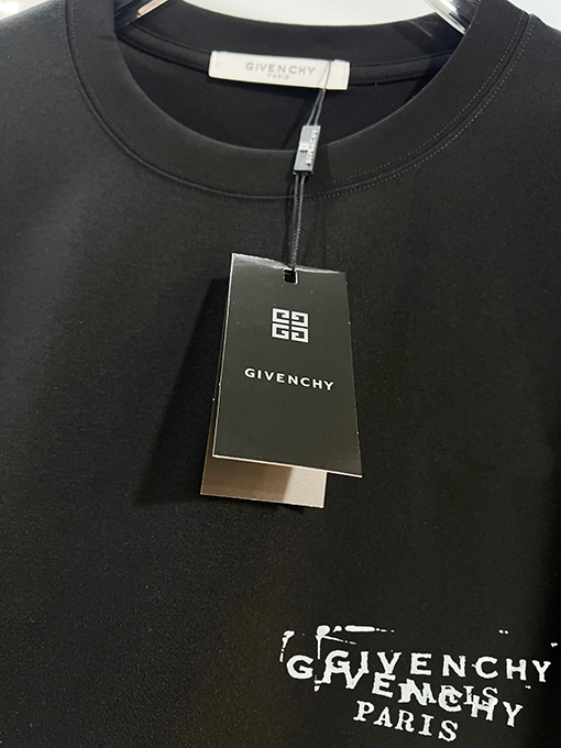 ジバンシィコピー GIVENCHY クラシックな小ロゴプリントの半袖Tシャツ