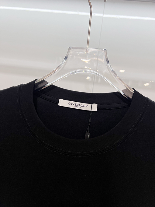 ジバンシィコピー GIVENCHY クラシックな小ロゴプリントの半袖Tシャツ