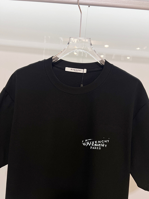 ジバンシィコピー GIVENCHY クラシックな小ロゴプリントの半袖Tシャツ