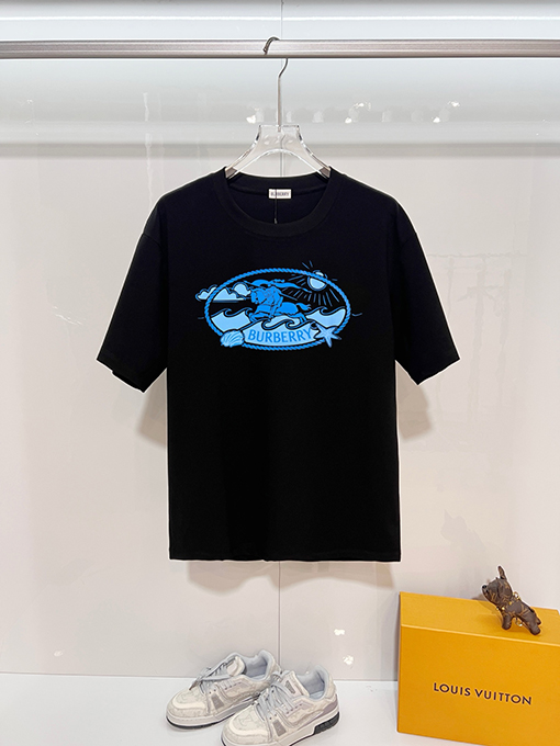 バーバリーコピー BURBERRY 新モデルクラシックなレタープリントロゴ入り半袖Tシャツ