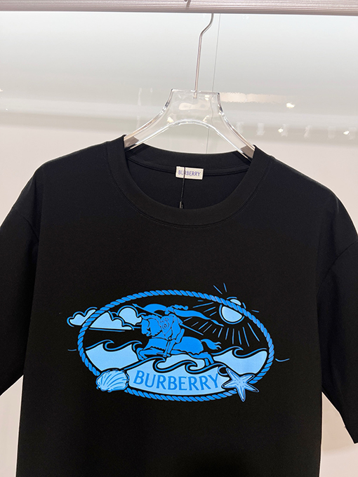 バーバリーコピー BURBERRY 新モデルクラシックなレタープリントロゴ入り半袖Tシャツ
