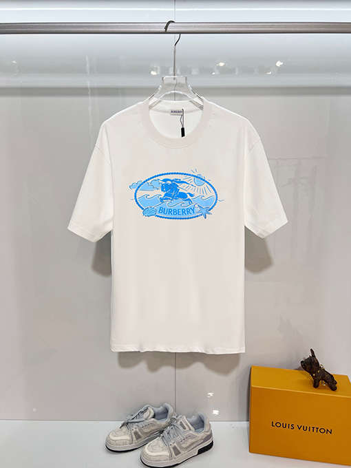 バーバリーコピー BURBERRY 新モデルクラシックなレタープリントロゴ入り半袖Tシャツ