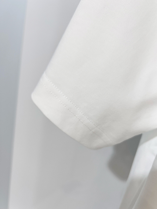 バーバリーコピー BURBERRY 新モデルクラシックなレタープリントロゴ入り半袖Tシャツ