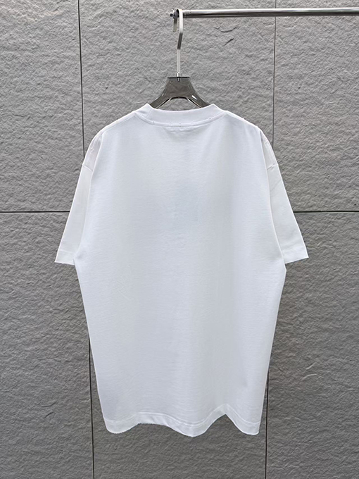 グッチスーパーコピー GUCCI ネックラインにレーザー刺繍の文字が入った半袖Tシャツ