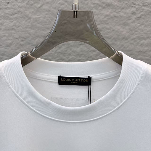 ルイヴィトン LOUIS VUITTON 3Dの刺繍入り半袖Tシャツ