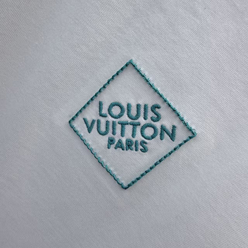 ルイヴィトンコピー LOUIS VUITTON 新モデル3Dの刺繍入り半袖Tシャツ