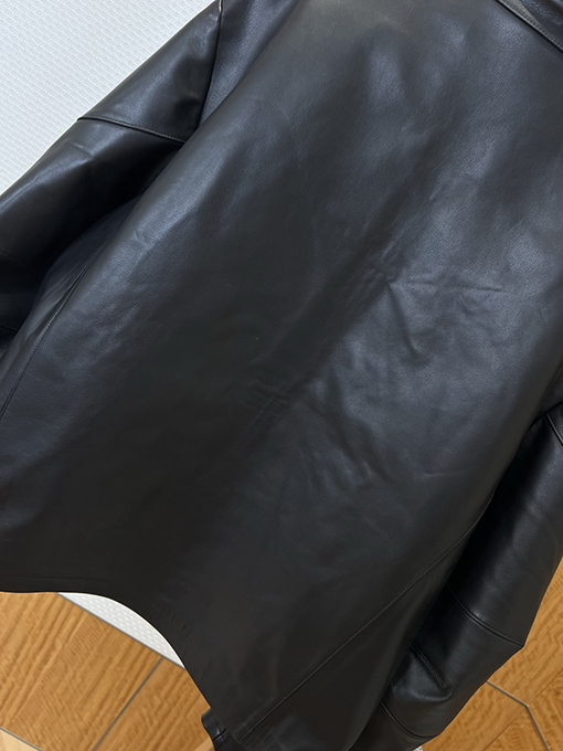 グッチ メタルリングスタンドカラーのモーターサイクルレザージャケット