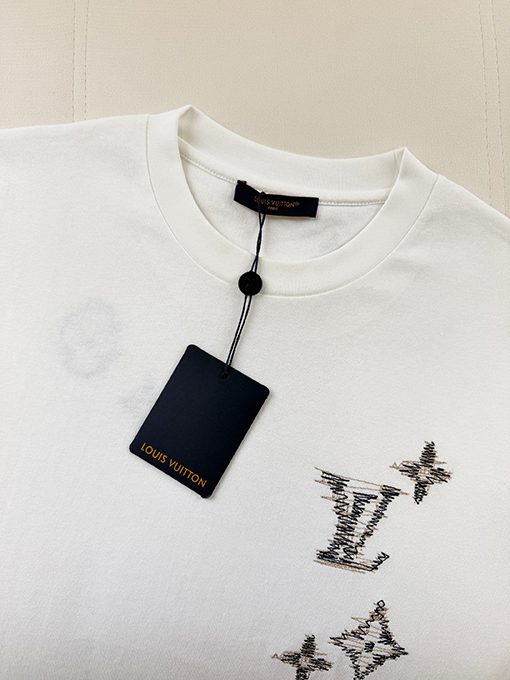 ルイヴィトンコピー 刺繍ロゴ入り半袖Tシャツ