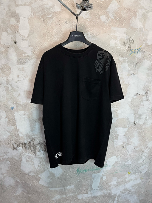 クロムハーツ 肩に剣とクロスの影が入ったウォッシュの半袖Tシャツ