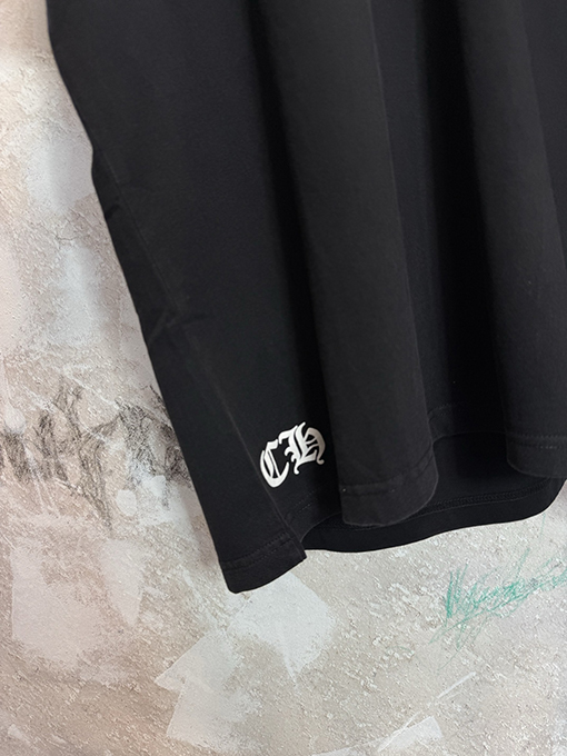 クロムハーツ 肩に剣とクロスの影が入ったウォッシュの半袖Tシャツ